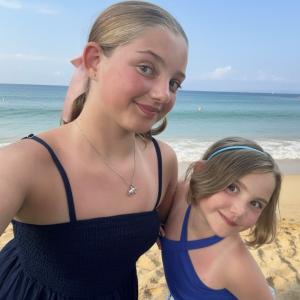 Teen donates hair after her sister receives a wig