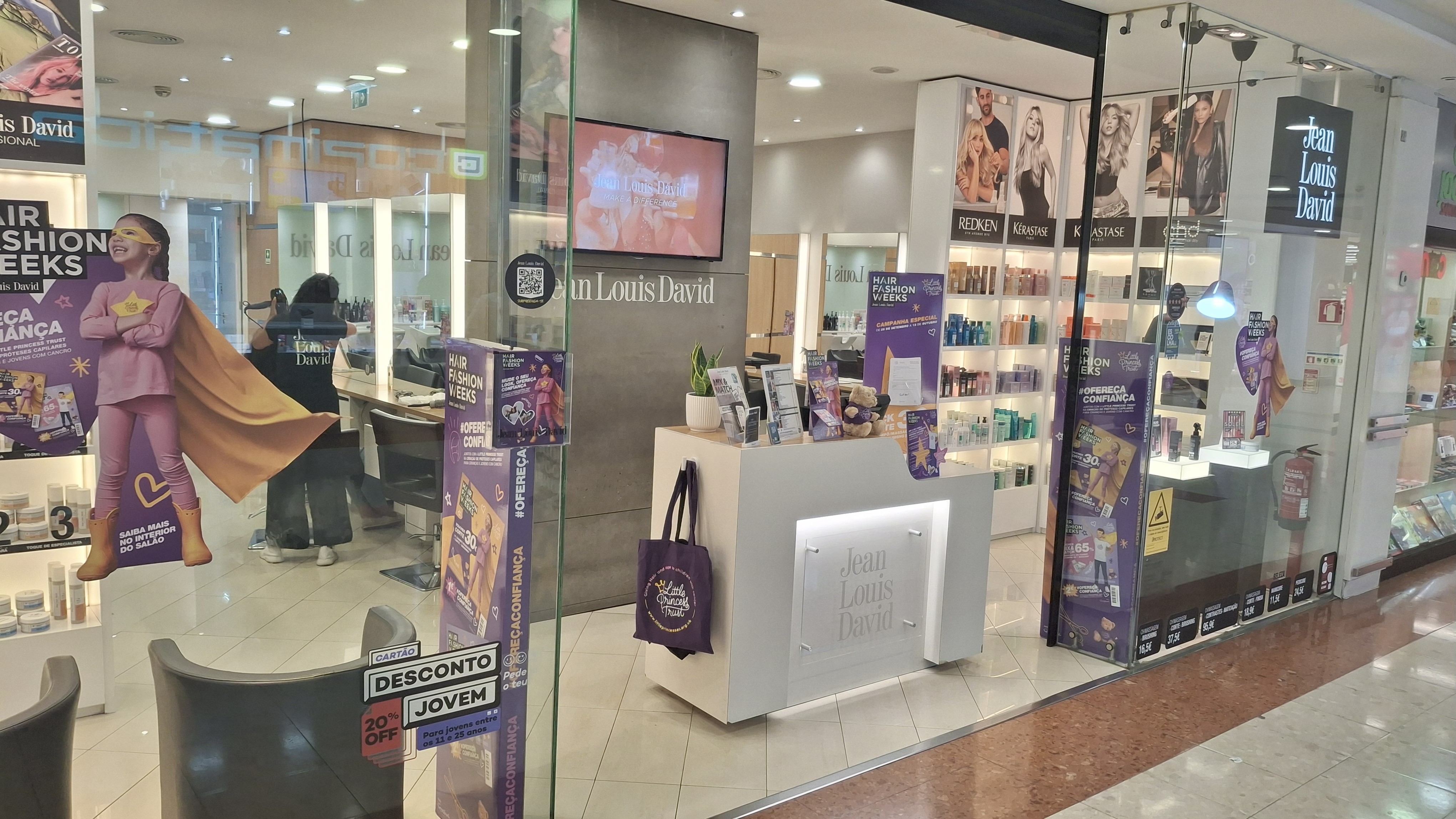 The Jean Louis David salons are also promoting The Little Princess Trust's free wig service in Portugal.