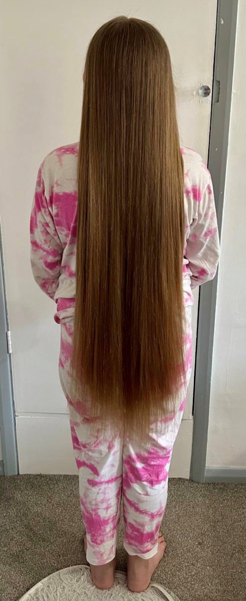 Lily-Mae is planning on donating ponytails that measure 50 centimetres. 