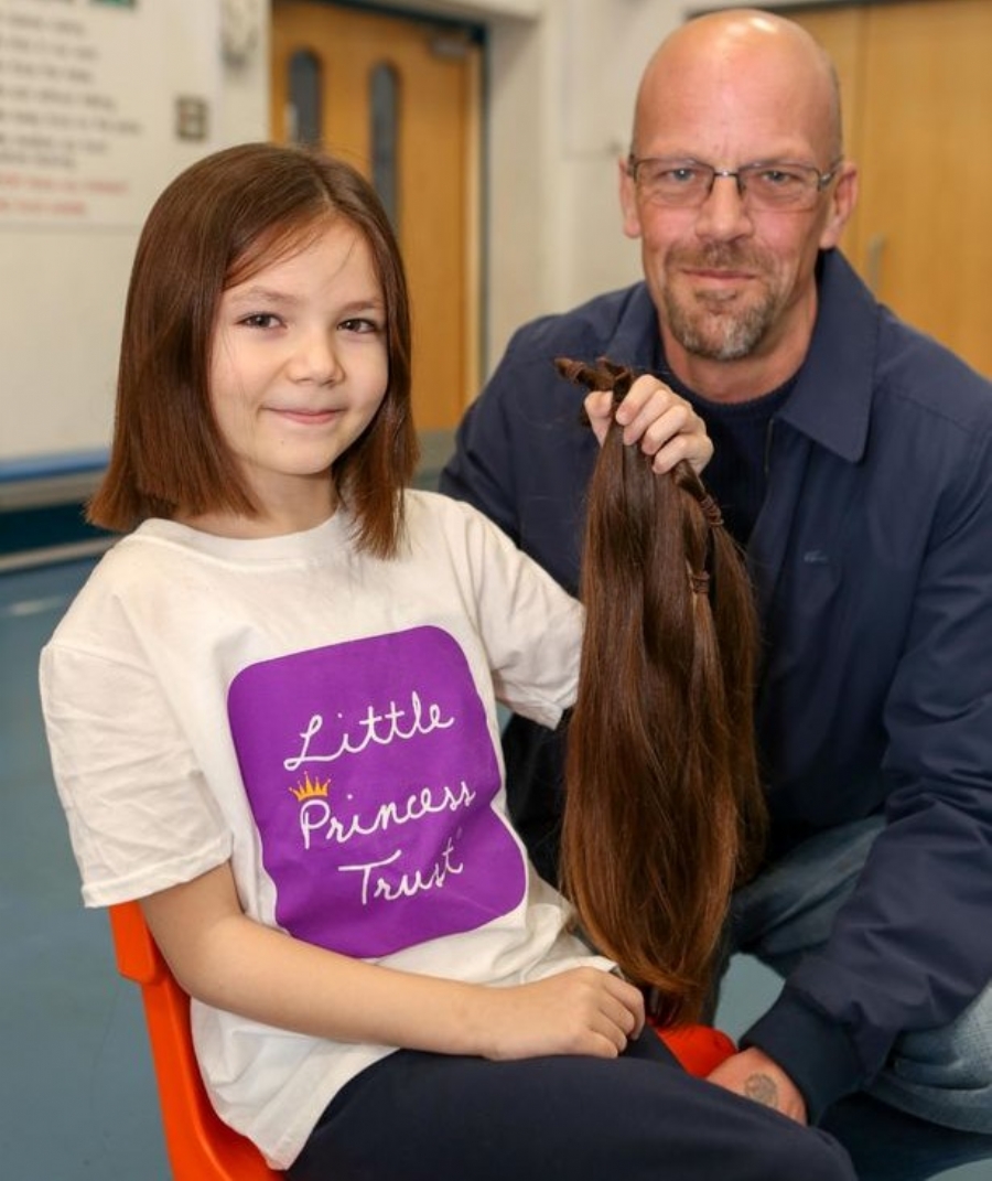 Grace with her dad Darren after having her long hair cut. Photo: Anna Lythgoe (Gloucestershire Live)